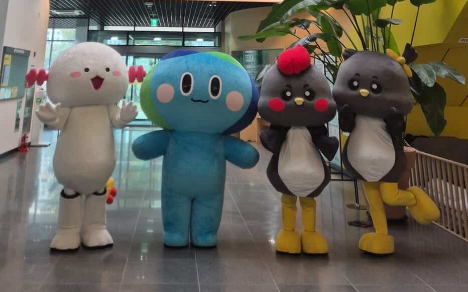 ‘봉공이’와 ‘크크 낙낙’이가 미디어센터를 방문했습니다.