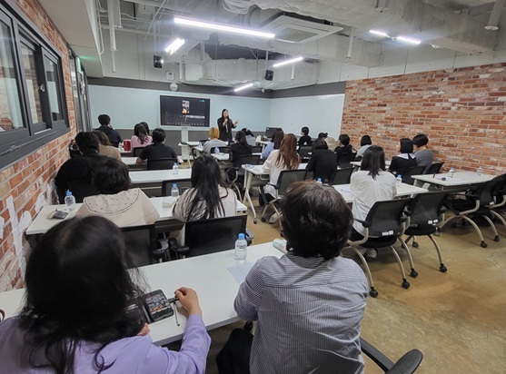 지역 정책 홍보에 나선 청주시청 공무원 숏폼 제작 교육 현장 탐방