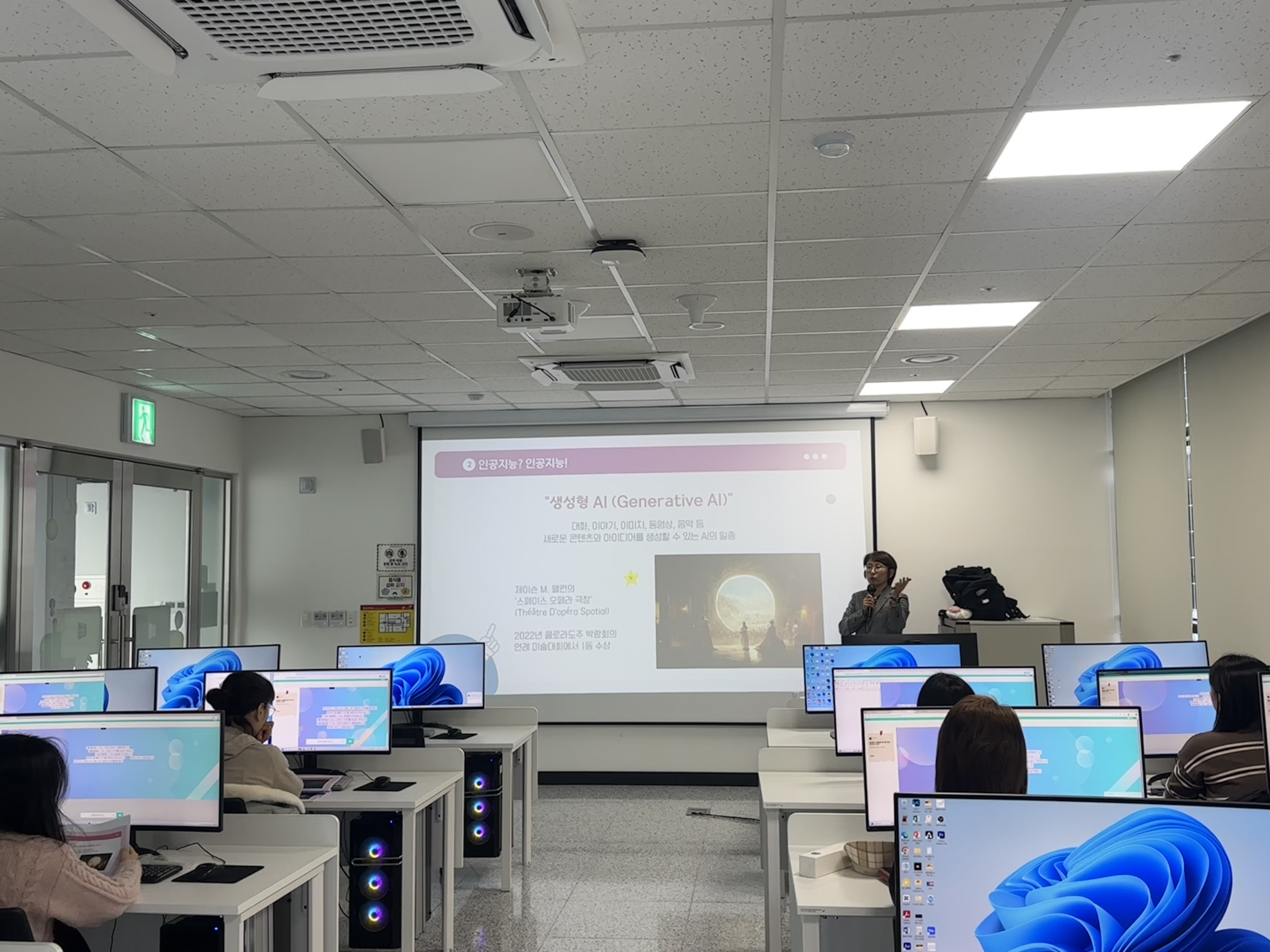 생성형 AI가 무엇인가에 대해 설명하는 이미지